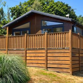 Lakeside Retreat at Finlake Resort in Devon, hotel en Chudleigh