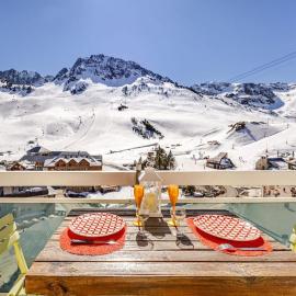 Petit studio lumineux vue montagne، فندق في لا مونجي