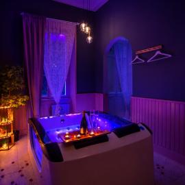 Royale Suite, Jacuzzi Privé, Appartement de Luxe à MULHOUSE – hotel w Miluzie