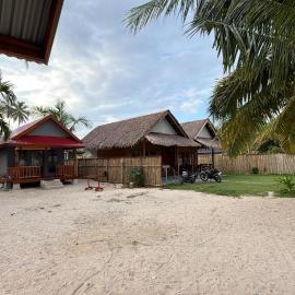 Viesnīca Bintang Left Homestay Mentawai pilsētā Katiet