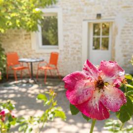 Gîte à la campagne、Prisse-la-Charriereのホテル
