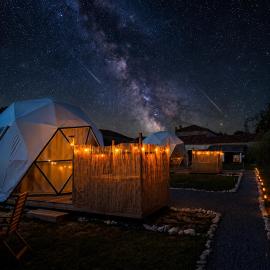 ESCAPADE INSOLITE - Dômes, Tipis, Aire de Camping-cars & Vans, ξενοδοχείο σε Saint-Pierre-de-Juillers