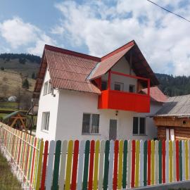 Casa Curcubeu, hotel in Ceahlău