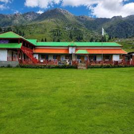 Multiple Hotels in Jahaz Banda Kumrat Valley, hotel u gradu Tāl