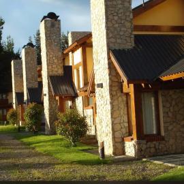 Cabaña individual Ayelen Andina 2 habitaciones con pileta, hotel en Esquel
