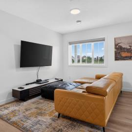 # Spacious 2-Bedroom in Southwest Edmonton, Canada, hotel in Edmonton
