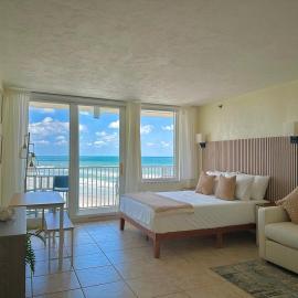 Oceanfront Studio, Beach & City Views, Jacuzzi