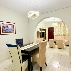 CIX HOUSE, Casa completa de 3 pisos、チクラーヨのホテル