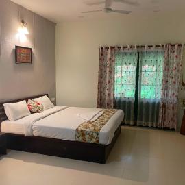 Wayanad Turmerica Premium Pool Resort, hotel in Vayittiri