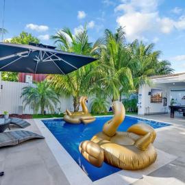 Playhouse! 3mins Hard Rock, Heated Pool, Tub & Games, hotel en Miami Gardens
