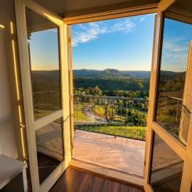 Vista incrível em Gramado - Encantos Linha Bonita، فندق في غرامادو