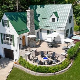 NEW! The Frankfort Beach Retreat - Gorgeous!, ξενοδοχείο σε Frankfort
