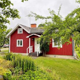 4 person holiday home in ENKÖPING, hotel u gradu 'Enköping'
