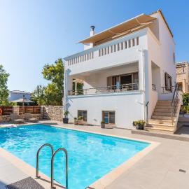 Villa Gagra - Villa by the Sea with a Private Pool