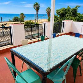 Casa con vistas al mar y jardín, hotel in Canet de Mar