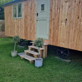 Aldwark Bridge Glamping - Shepherd's Hut