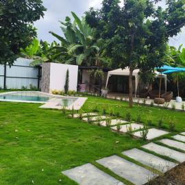 Country house with a pool and access to a river