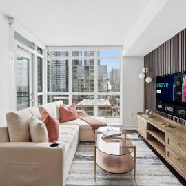 Sleek 2BR Waterfront Condo Perfect City Getaway