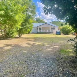 Studio Apartment near Friar's Bay beach