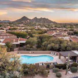 Santa Fe-Style Escape in The Boulders Pool Hot Tub Access Covered Patios Grill, hotel in Cave Creek