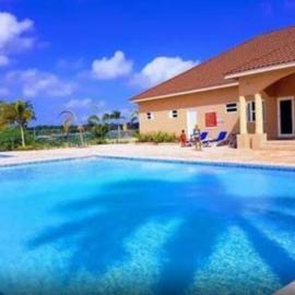 Comfort Stay with shared pool only from 15mins Ocho