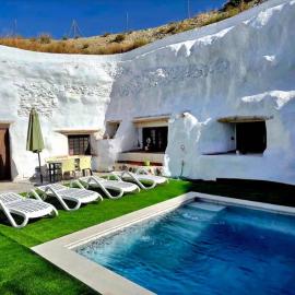 Casa CUEVA CASCAMORRAS "Capricho Andaluz", hotelli kohteessa Baza