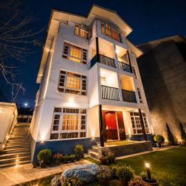 The Taiga Nest Hotel and Resort، فندق في باهالجام