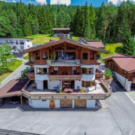 Schickster Sky Lodge und Chalet Rossi, hotel in Leutasch