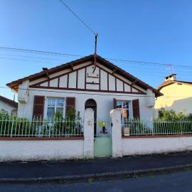maison équipée avec jardin, abri voiture, grande terrasse avec un grand volet roulant