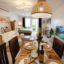 Spacious Studio w Pool, Gym, Smart Lock, Netflix