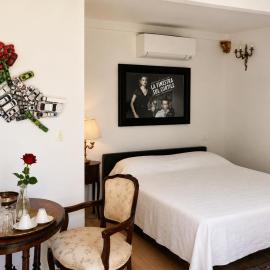 LA FINESTRA SUL CORTILE Suite indipendente con bagno privato