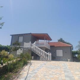 Hamit House Vacation โรงแรมในฟิเอร์