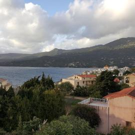 Appartement neuf rénové dans maison a 100 M de la mer exceptionnelle vue mer