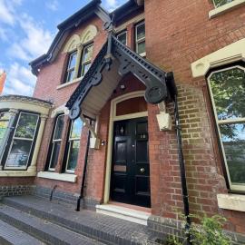 7 Bed, 7 BR Victorian Accom - Sleeps 14