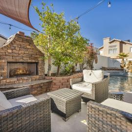 5BR Group Oasis | Pool, Hot Tub, Game Room & Outdoor Kitchen | Near Vegas Strip, hotel v Las Vegas