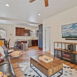 Moonlight Ridge Spacious Townhome 3 miles from Downtown AC Garage Near Snowbowl, hotel en Flagstaff