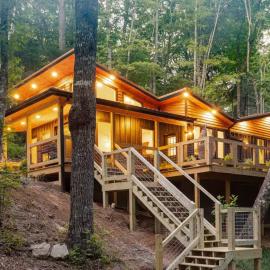 The Onyx - Walk to Falls, Hot Tub, Resort Access, Luxe Approved, hotel u gradu 'Sapphire'