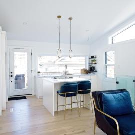 Modern lake-town cottage