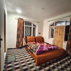 Aadil Playing Guest House Near Gulmarg, Tangmarg, hotel u gradu 'Tangmarg'