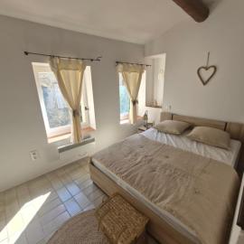 Appartement T1 centre Lourmarin, hotel din Lourmarin