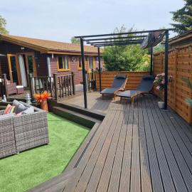 Cabin Sleeps 4 with Hot Tub and Parking