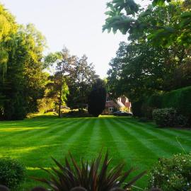 Sleeps 7 | 4BR Bungalow | Garden, BBQ & Gym