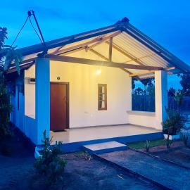 Kora Beach House & Restaurant Cafe، فندق في أمبارا
