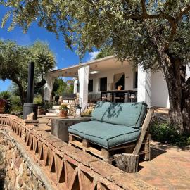 La Casita by Finca Maran met veranda, airco en gedeeld zwembad op kleinschalige Olijf Finca Adults Only