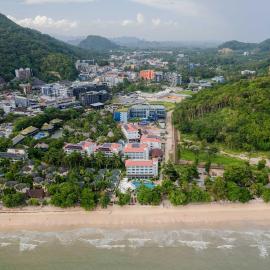 Centara Ao Nang Beach Resort & Spa Krabi، فندق في شاطيء آونانغ