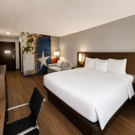 Clarion Pointe Addison - Dallas North, מלון באדיסון