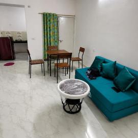 Sattva Homes - Near Medanta hospital, Lulu Mall, hotel em Nalmatha