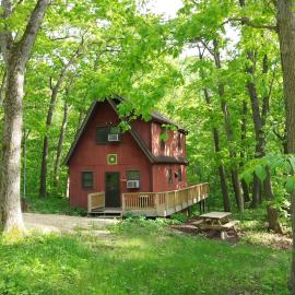 Mississippi River Getaway Spirit Mound – hotel w mieście Ferryville