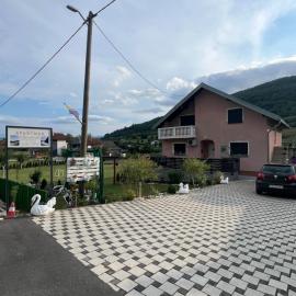 Orašac에 위치한 호텔 Apartman Demirovic
