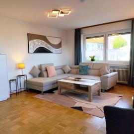 Großzügige Ferienwohnung mit Balkon und Außenbereich im Gästehaus - Ehingen am Ries, hotel di Ehingen am Ries
